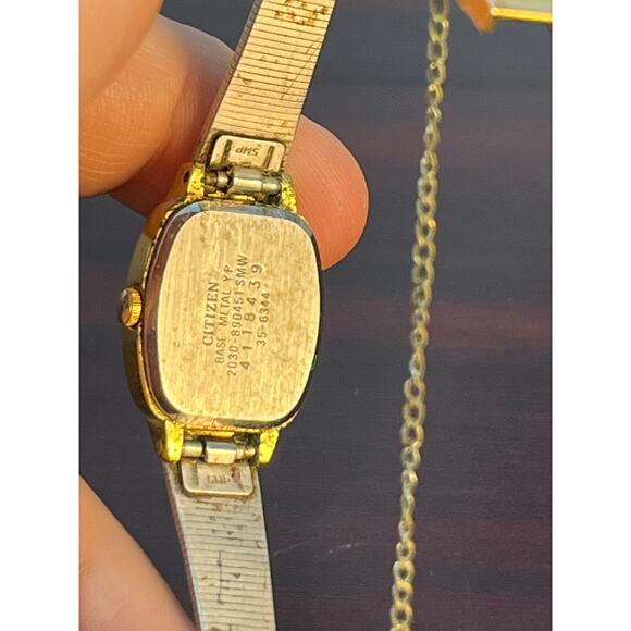 VTG Citizen Quartz Wrist Watch Gold Tone Dainty Untested - Picture 10 of 11
